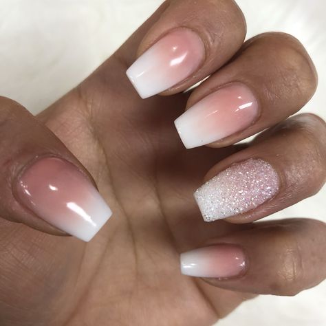 French ombré short coffin nails with glitter sparkle France Nails, Pedicure Art, Ombre French Nails, Unghie Sfumate, Manicure Designs, Nails Yellow, Pink Ombre Nails, Ombre Nails Glitter, Ombre Acrylic Nails