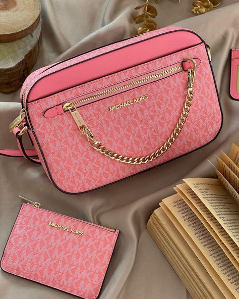 Purse, bag, Michael Kors, handbag, pink, style, designer Pink Michael Kors Wallet, Pink Luxury Wallet, Michael Kors Pink Purse, Pink Mk Purse, Matching Purse And Wallet, Mk Purse Michael Kors, Mk Pink Bag, Pink Purses And Handbags, Cute Pink Purses