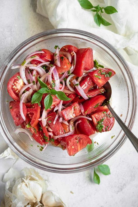 Marinated Tomato Salad, Salad With Fresh Herbs, Salad With Herbs, Tomato And Onion Salad, Olive Oil Salad, Marinated Tomatoes, Roasted Tomato Sauce, Tomato Salad Recipes, Grilled Bread