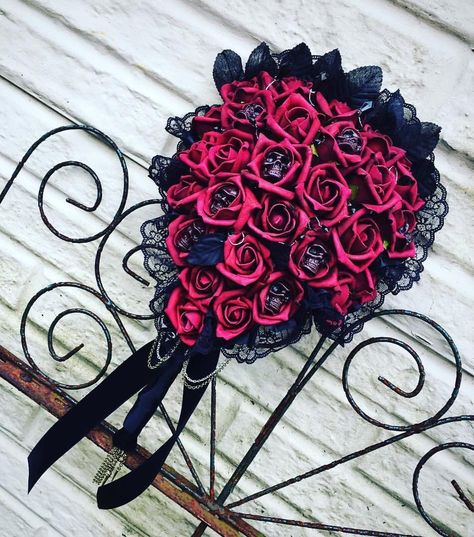 Foam Flower Bouquet, Bride Flats, Alt Bride, Wedding Gothic, Bridal Packages, Skull Wedding, Artificial Floral Arrangements, Bride Flowers, Flower Skull