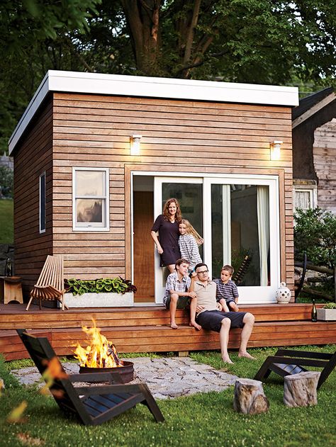 A family builds a tiny backyard studio on an even tinier budget. Backyard Tiny House, Outdoor Fire Pit Area, Backyard Layout, Backyard House, Backyard Buildings, Backyard Studio, Backyard Office, Backyard Sheds, Fire Pit Area