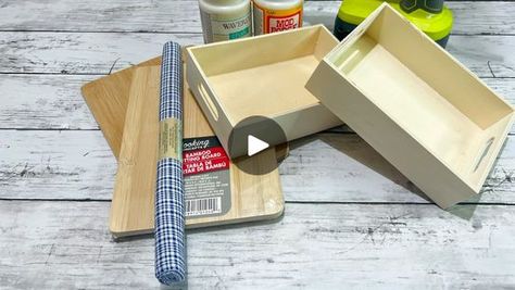 Diy Dollar Store Shelf, Diy Display Shelf, Wooden Box Crafts, Dollar Store Diy Decorations, Crate Crafts, Old Tool Boxes, Crate Decor, Wooden Box Diy, Shelf Diy