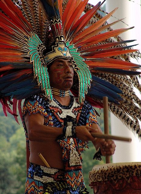 www.villsethnoatlas.wordpress.com (Aztekowie, Aztecs) aztec drummer Aztec Culture, Aztec Warrior, Mayan Culture, America Latina, Aztec Art, Central American, We Are The World, Native American Tribes, Mexican Culture