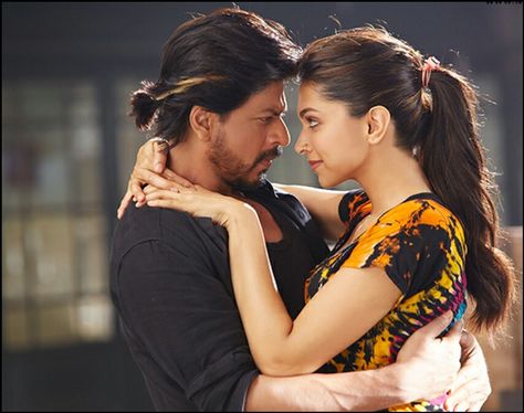 Deepika padukone and Shahrukh khan Srk Deepika, Happy New Year Movie, New Year Movie, Couple In Rain, Shahrukh Khan And Kajol, Happy New Year Hd, Yash Raj Films, Happy New Year 2014, New Year 2014