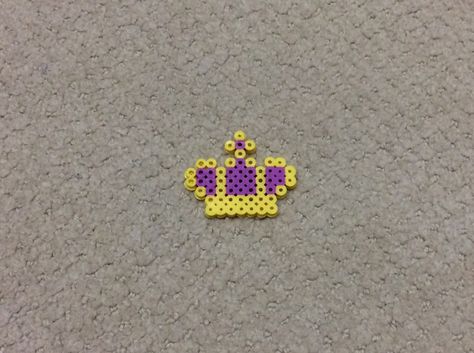 Perler beads royal crown Crown Perler Beads, Perler Bead Crown, Easy Perler Bead Patterns Minis, Crown Pixel Art, Melty Bead Designs, Hamma Beads Ideas, Easy Perler Bead Patterns, Melty Bead Patterns, Beaded Hair Pins