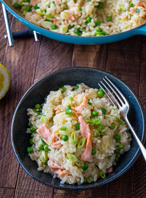 Oven-Baked Risotto with Smoked Salmon and Peas - Pinch Of Nom Salmon And Peas, Smoked Salmon Risotto, Salmon Risotto, Pinch Of Nom, Food Names, Salmon Fillets, Smoked Salmon, Oven Baked, The Oven