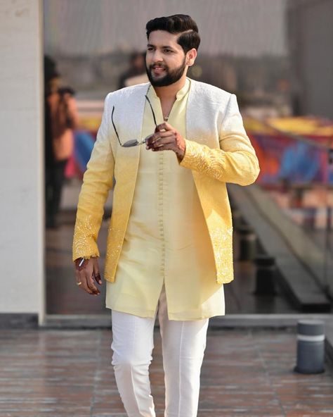 For the Haldi occasion, a men’s yellow Ombre jacket with kurta and bottom. This outfit blends traditional elements with modern aesthetics, perfect for the joyful and colourful Haldi ceremony. Groom @shivharesanyog Yellow Mens Outfits, Haldi Ceremony Groom, Haldi Look For Groom, Haldi Dress For Men, Haldi Dress For Groom, Haldi Ceremony Outfit For Men, Haldi Groom, Groom Kurta, Haldi Function Dress