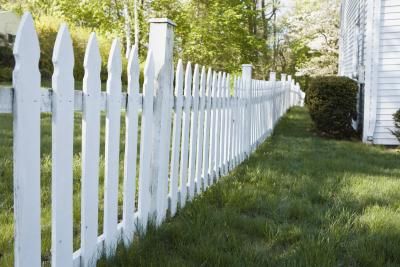 Wooden Fence Posts, Aluminum Fencing, Living Fence, Horizontal Fence, Types Of Fences, Steel Fence, Building A Fence, Front Yard Fence, Fence Landscaping