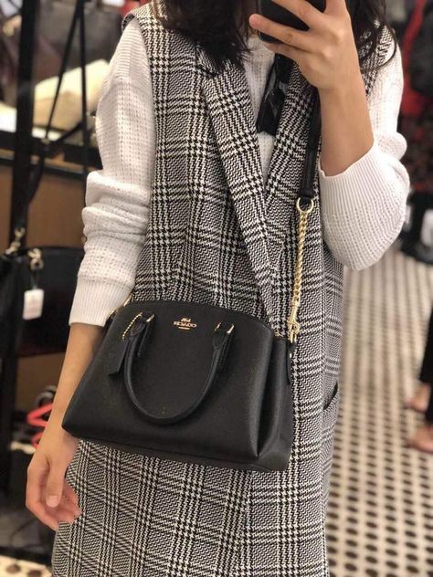 Casual Lady Outfits, Coach Sling Bags Women, Coach Sling Bag, Coach Sling, Lady Outfits, Bags Outfit, Pretty Tote Bags, Outfit Work, Coach Outlet