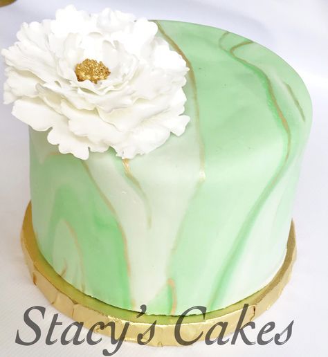 Green And Gold Cake, Mint Green Cake, Cake With Peonies, Mint Green Cakes, Baking Birthday Cake, Daisy Wedding Cakes, Gold Fondant, Mint Chocolate Cake, 40th Cake