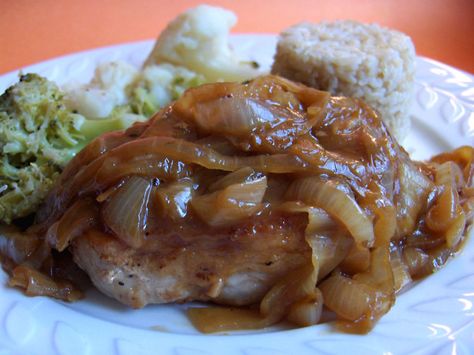 Make and share this Pork Chops in Onion Sauce (Schweinekotelett in Zwiebelsosse) recipe from Food.com. Bourbon Street Steak, Applebees Recipes, Cooking With Beer, Onion Sauce, Copykat Recipes, Vidalia Onions, Chops Recipe, Bourbon Street, Onion Recipes