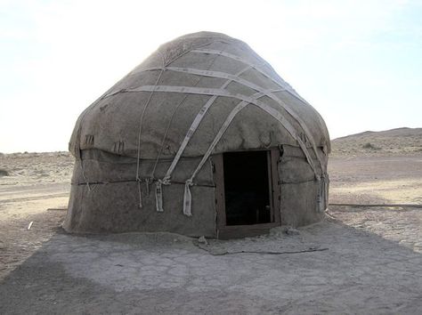 Yurts were the perfect home for rampaging Huns and the other nomadic tribes of Central Asia Hungarian Architecture, Semester 5, Mongolian Ger, Eurasian Steppe, Petroglyphs Art, Natural Architecture, Dubai Skyscraper, Portable House, Hobbit House