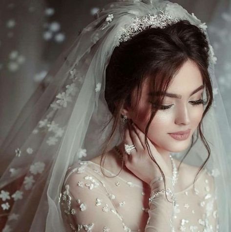 Sтαя ★™ Wedding Hair And Makeup, Wedding Veils, Wedding Veil, Model Hair, Wedding Pinterest, Bride Hairstyles, Bridal Looks, Beautiful Bride, Bridal Wear