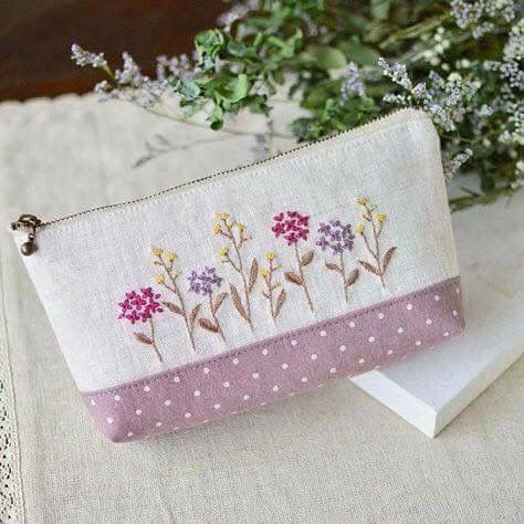 Hand Embroidery Tutorial, Embroidery Bags, 자수 디자인, Bag Ideas, Hand Embroidery Art, Patchwork Bags, Chic Bags, Embroidered Bag, Embroidery Ideas