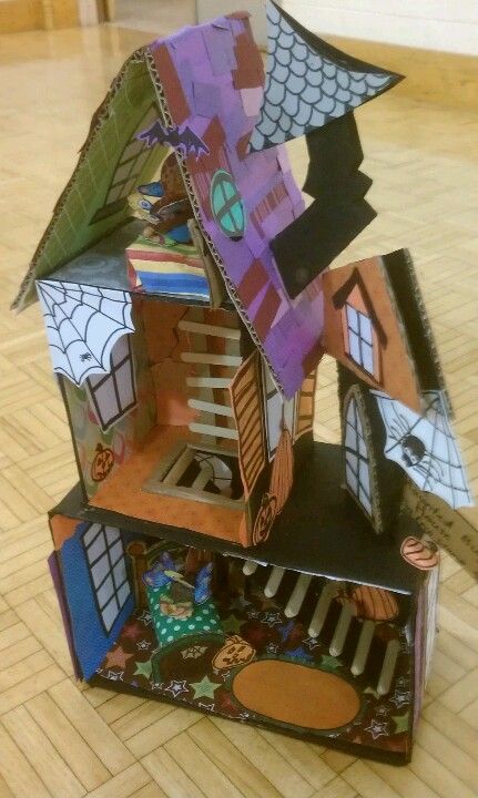 Haunted House For Kids, Halloween Haunted House Diy, Haunted House Craft, Intermediate Art, Shoe Box Crafts, Haunted House Diy, Casa Halloween, Cardboard Sculpture, A Haunted House