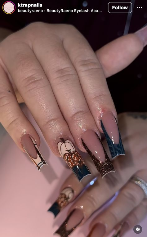 Fall Nails For Thanksgiving, Nails Design Fall 2024, Short Square Fall Nails Acrylic, Long Square Nails Fall, Short Fall Sets Nails, Fall Nails Trendy Simple, Black Thanksgiving Nails, Fall Black Nails Ideas, Fall Tapered Square Nails