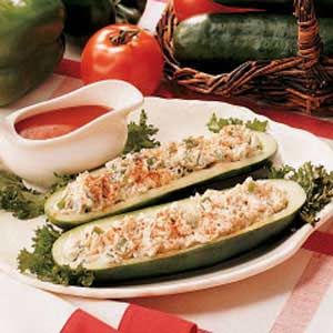 Stuffed Cucumbers Stuffed Cucumbers, Zucchini Stuffed, French Dressing, Cucumber Recipes, Lettuce Salad, Garden Recipes, Veggie Dishes, Soup And Salad, Veggie Recipes