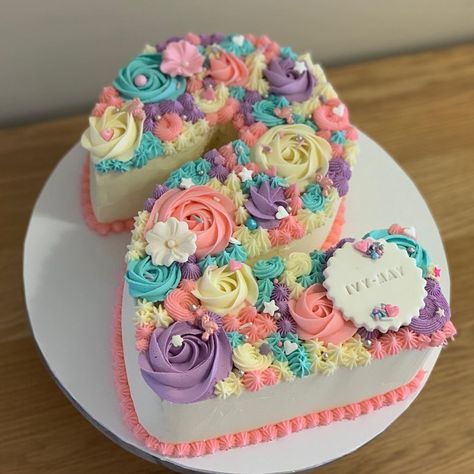 Teresa Langmead on Instagram: “I absolutely love making number cakes, especially pretty ones like this for Ivy-May’s second birthday!” 2 Birthday Cake Ideas, 2nd Birthday Cake Ideas, Number 2 Birthday Cake, 2nd Birthday Cake Girl, Girls 2nd Birthday Cake, Number 2 Cakes, Second Birthday Cakes, Indian Cake, Number Birthday Cakes