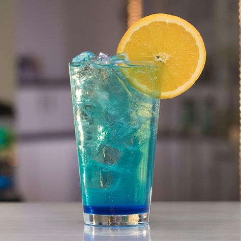 Baja Blast Cooler - Tipsy Bartender Tipsy Bartender Drinks, Tipsy Bartender Recipes, Jungle Juice Recipe, Electric Lemonade, Baja Blast, Bartender Drinks, Raspberry Vodka, Popular Cocktails, Blue Drinks