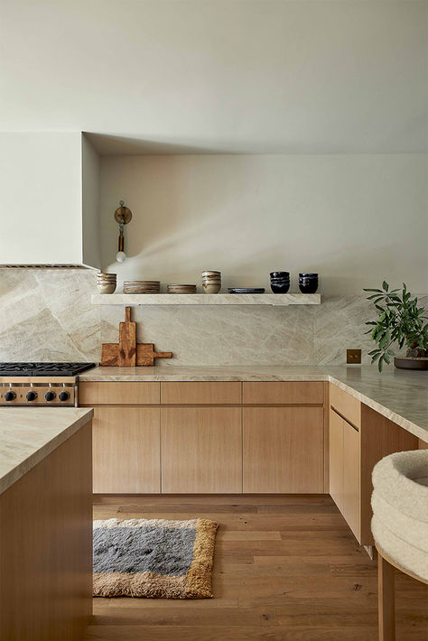 Modern minimal kitchen design featuring neutral rift cute white oak cabinetry, taj mahal quartzite, and minimal hood. No Hardware Cabinets, Island Wood Countertop, Kitchen Light Wood, Kitchenette Studio, Kitchen Props, Compact Kitchens, Minimal Kitchen, Neutral Kitchen, Wood Interior Design