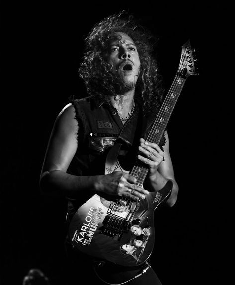 Kirk Hammett Black And White, James Metallica, Metallica Black, Kirk Hammett, Random Photos, Rocker, Beautiful People, Metallica, Black And White