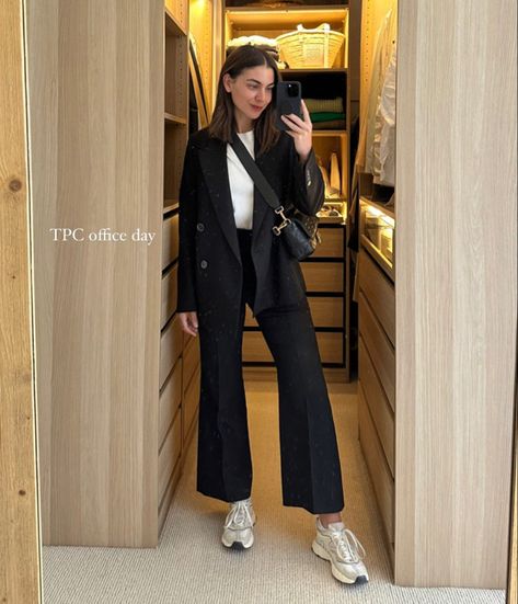 Dark Semi Formal Outfit, Black Oversize Blazer Outfit, Oversize Blazer Outfit, Semi Formal Outfits For Women, Coat Ootd, Oversized Blazer Outfit, Black Blazer Outfit, Mocha Cake, Job Inspiration