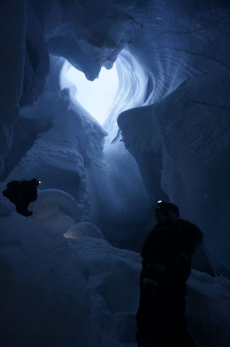 Longyearbyen, Hanging Gardens, Tunnel Vision, Ice Cave, Adventure Aesthetic, Caving, Hanging Garden, Foto Ideas Instagram, Pretty Places