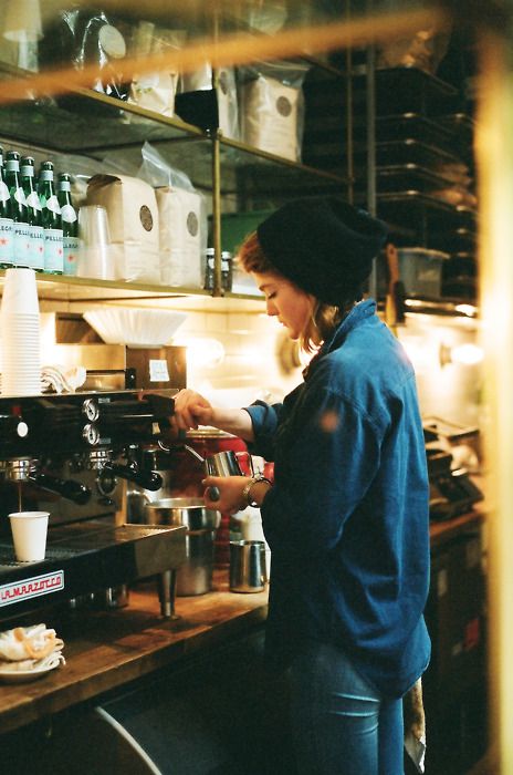 Coffee coffee coffee Barista Outfits, Coffee Shot, Barista Fashion, Coffee Barista, Coffee Pictures, Coffee Culture, Coffee Photography, First Job, How To Make Coffee