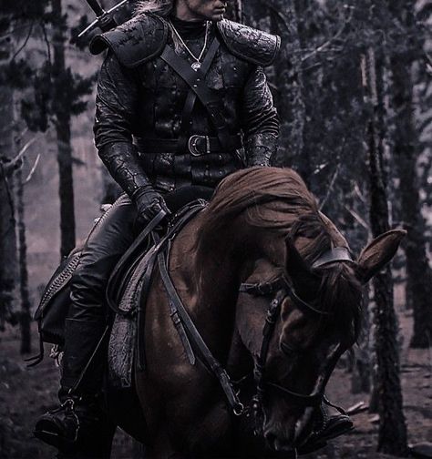 Mercenary Aesthetic, Medieval Mercenary, Witcher Aesthetic, Warrior Aesthetic, Roi Arthur, The Assassin, Medieval Aesthetic, Yennefer Of Vengerberg, Royalty Aesthetic