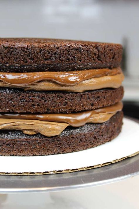 Baileys Chocolate Cake With Chocolate Frosting - Chelsweets Chocolate Layer Cake Recipe, Baileys Cake, Chocolate Buttercream Recipe, Chocolate Cake Recipe Moist, Chocolate Ganache Filling, Layer Cake Recipes, Baking Cocoa, Chocolate Layer Cake, Moist Chocolate Cake