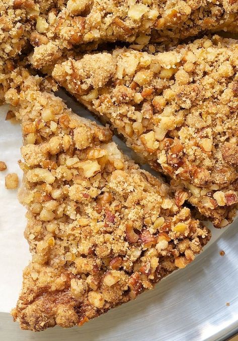 Sour Cream Pear Cake with Pecan Streusel is a lovely, light, simple cake with fresh pears, nuts, cinnamon. - Bake or Break #cake #pears #pecans Moist Coffee Cake Recipe, Pear Coffee Cake, Moist Coffee Cake, Healthy Apple Desserts, Sour Cream Cookies, Coffee Cake Recipes Easy, Pumpkin Delight, Pear Cake, Coffee Cake Recipe