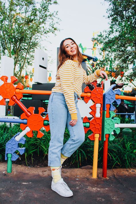 Emily Enchanted, Disney Picture Ideas, Toy Story Land, Disney World Pictures, Disney Pics, Disney World Outfits, Park Pictures, Park Photography, Inspo Pics