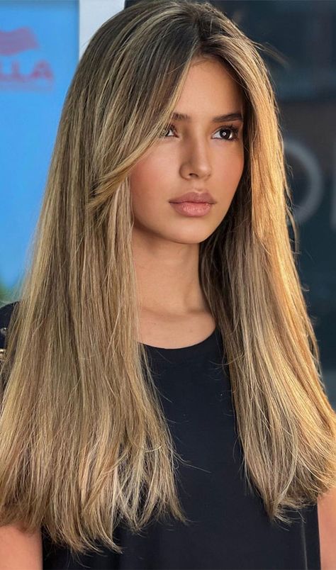 honey hair color, hair color ideas, hair color trends, summer hair color, brunette hair color Honeycomb Hair Color, Summer Hair Color Brunette, Blonde With Curtain Bangs, Honeycomb Hair, Cool Blonde Balayage, Sophisticated Hair, Platinum Blonde Balayage, Hair Colour Ideas, Chic Hairstyle