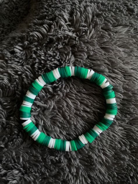 Clay Bead Bracelet Ideas Aesthetic Green, Slytherin Clay Bead Bracelet, Green And White Clay Bead Bracelet, Green Clay Bead Bracelet Ideas, Mint Green Clay Bead Bracelet, Preppy Bracelets, Clay Bead, Bracelet Ideas, Clay Beads