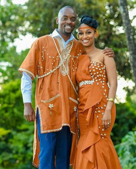 Kenyan Kikuyu traditional attire Kenyan Wedding, How To Dress For A Wedding, White Dress Styles, Classic White Dress, African Wedding Attire, Dress For A Wedding, Traditional Wedding Attire, African Print Dress Ankara, Traditional Dresses Designs