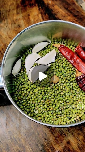 Kayus Kitchen on Instagram: "Grind Green Gram Try this New Healthy recipe , Trust me u will love it ❣️ Lunch Box Series Episode 6 ❣️  Ingredients   Things to be roasted n coarsely grinded :- Green gram 1/4 cup Garlic with skin 6 cloves  Red chillies 3 Cumin seeds 1/2 tsp  Pepper 1 tsp  Few curry leaves  Peanut oil 2 tbsp  Cumin seeds 1 tsp  Onion 2 medium size, finely chopped  Tomato 2 , medium size roughly chopped  Salt to taste  Rice 1 cup, soaked for 15 mins  ( I hv used Seeraga samba Rice ) Water 2.5 cups  ( 2 cups water for Rice n 1/2 cup water for dal ) Ghee 1-2 tsp Salt to taste   #kayuskitchen #pachaipayarusadam #greengrampulao #greengramrice #pachaipayarurice #pachaipayarupulao #greengramrecipes #lunchboxseries #lunchboxideasforkids #easylunchboxrecipes #reels #reelkarofeelkaro #c Green Gram Curry, New Dishes Recipes Veg, Less Oil Indian Recipes, Sabudana Recipes Videos, Green Gram Recipes, Oat Recipes Healthy Breakfast, Indian Healthy Recipes, Healthy Veg Recipes, Indian Lunch Box