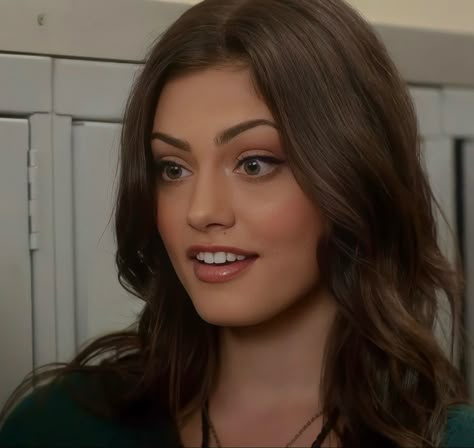 Phoebe Tonkin Face Claim, Pheobe Tonkin 2000s Icons, Phoebe Tonkin Icon, Happy Hope Mikaelson, Faye Chamberlain Aesthetic, Faye Chamberlain Icons, The Secret Circle Faye, Phoebe Tonkin The Secret Circle, Phoebe Tonkin The Originals