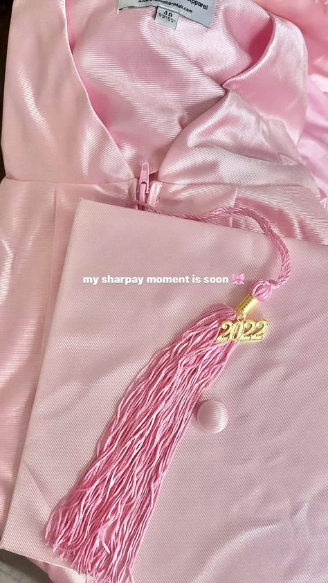 Pink Scholar Aesthetic, College Pink Aesthetic, Pretty Educated And Graduated Cap, Pink Graduation Cap And Gown, Pink Cap And Gown, Pink Girly Things Princesses, Romanticized School, Pink Academia Aesthetic, Aesthetic Graduation Pictures