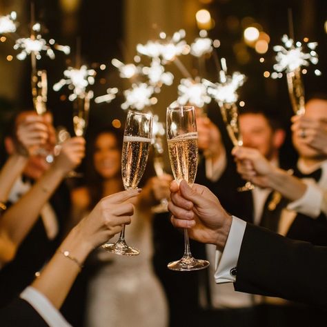 Top New Year’s Wedding Ideas for a Festive Celebration - Yeah Weddings New Year’s Eve Wedding Reception, New Years Eve Engagement Party, New Years Wedding Ideas, New Year’s Eve Wedding, Nye Wedding Ideas, Nye 2025, New Year Wedding, New Year's Eve Wedding, New Years Eve Wedding