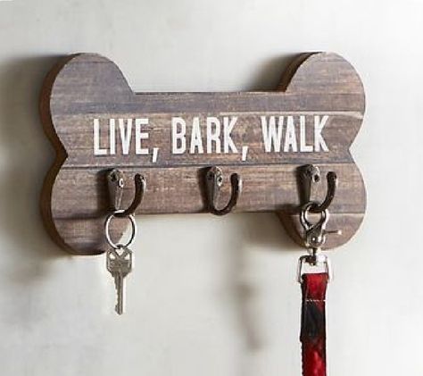 Dog Hanger Diy, Dog Bone Leash Holder, Dog Bone Sign Ideas, Wooden Dog Leash Holder, Dog Hooks For Leash, Diy Dog Wood Projects, Pet Projects Diy, Leash Holder Diy, Dog Leash Station