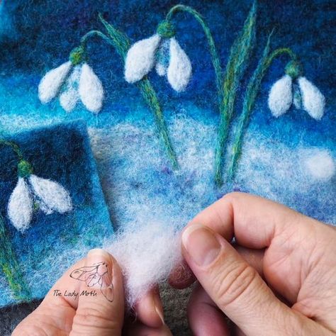 The Lady Moth Beginner Needle Felting, Painting Videos Tutorials, Wool Painting, Felted Soap, Needle Felting Diy, Needle Felted Christmas, Felt Pictures, Penny Rug, Needle Felting Projects