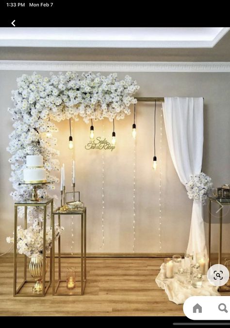 Rustic Burlap Wedding, Ikea Hallway, Rustic Wedding Backdrops, Green Hallway, Wedding Stage Design, Wedding Backdrop Design, Small Hallway, Hallway Ideas Entrance, Ideas Ikea