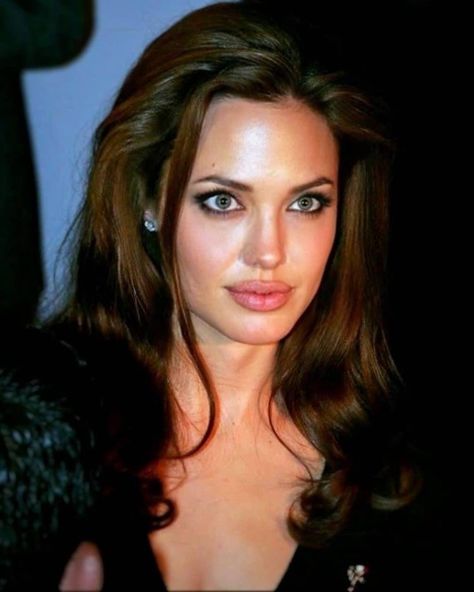 angelina jolie angelinajolie 90s Angelina Jolie Face, Angelina Jolie Lips, Angelina Jolie 90s, Angelina Jolie Makeup, Angelina Jolie Style, Angelina Jolie Photos, 90s Makeup, Swag Makeup, Model Looks