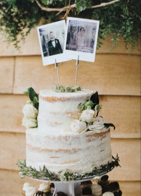 Wedding Cake Toppers Polaroid, Photo Wedding Cake Topper, Cake Topper Polaroid, Polaroid Wedding Decor, Polaroid On Wedding Cake, Alternative Wedding Cake Toppers, Wedding Cake With Polaroid, Wedding Cake Toppers Diy, Simple Cake Toppers Wedding