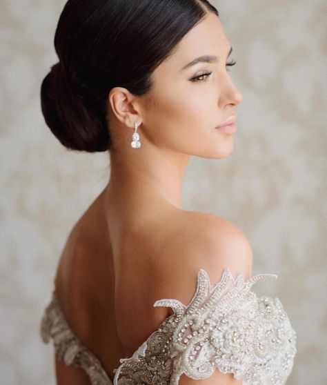 27.4k Likes, 86 Comments - Amanda Kokoeva (@amanda_kokoeva) on Instagram: “Thank you @alansavlaev for your talent❤️ #RuslanAmanda” Sleek Wedding Updo, Amanda Kokoeva, Low Bun Bridal Hair, Hairstyles For Thinning Hair, Low Bun Wedding Hair, Hair Inspired, Bridal Bun, Beautiful Hairstyle, Hairstyle Tutorials