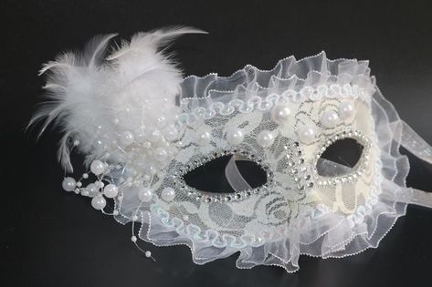 Masquerade Mask Pearls, All White Masquerade Party, Masquarede Ball Masks, Masquerade Ball Dresses And Masks, Maskerade Ball Outfit, Pearl Masquerade Mask, Masquerade Ball Gowns Elegant With Mask, Masquerade Ball Outfit Ideas, Masquerade Mask Ideas