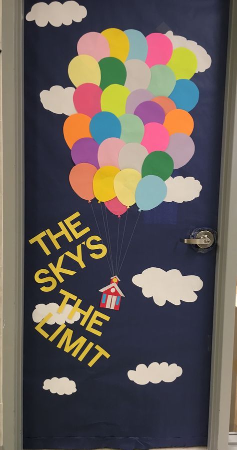 Kindergarten Classroom Door Decor, Pre K Back To School Door Ideas, Class Door Design, Elementary Classroom Door Decor, Welcome Back To School Door Ideas, Preschool Door Decorations Welcome, First Day Of School Door Decorations, Kindergarten Classroom Door, Preschool Door Decorations