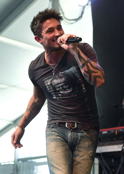 Michael Ray Route 91 Harvest Country Music Michael Ray Country, Country Wishlist, Teenage Hair Styles, Luke Bryan Songs, Teenage Hair, Dylan Scott, Carly Pearce, Route 91, Male Country Singers