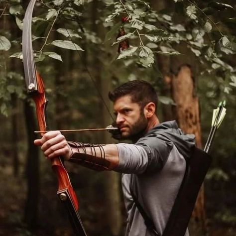 Archery World on Instagram: "Archery️🏹 🎬: Pinterest ( Plz DM for credits or removal ) 🔸🔸 ☑️ DoubleTap & Tag Your Friends Below 🛎 Turn Post Notification On * Follow our for more beautiful pictures! 👉Tap link in our bio to order Thank you ! 💟💟💟 . . . #archeryfamily #archeryrange #mathewsarchery #archeryaddict #archeryclub #archerybum #archerysport #archeryseason #archeryindonesia #archeryforlife #archeryelk #archeryhunting #archeryclass #archerylifestyle #archerytag #archerygirls" Archery Photography, Archer Pose, Archery Poses, Archery Aesthetic, Hunting Bow, Archery Bows, Bow And Arrow, Bow Hunting, Figure Poses