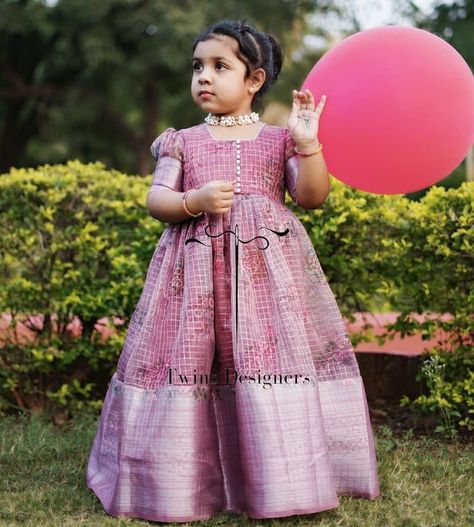 Long Frocks For Kids, Indian Dresses For Kids, Frocks For Kids, Kids Party Wear Dresses, Kids Dress Collection, Frocks Design, Kids Blouse Designs, Long Frock, Kids Blouse